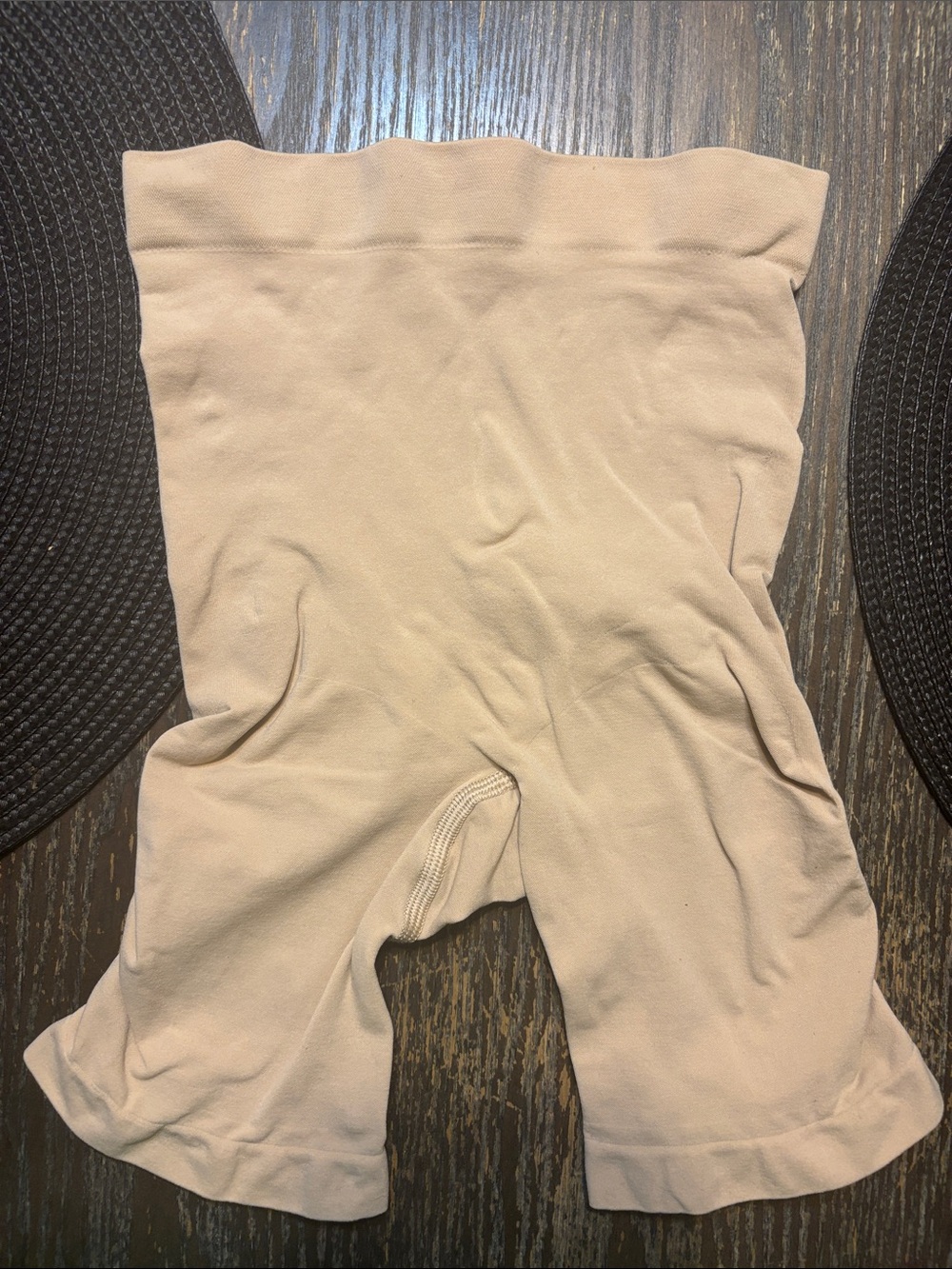 SKIMS clay small seamless sculpt mid thigh Shorts